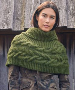 Strickset Cape Mit Zopfmuster aus Ecopuno Chunky von Lana Grossa