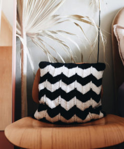 Strickset Kissenhülle Im Zackenlochmuster Aus Brigitte No. 2 Von Lana Grossa 5 Hw2022 Home 75 Lana Grossa 9410075 M35 Mf3 Scaled