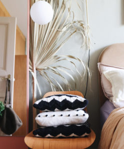 Strickset Kissenhülle Im Zackenmuster Aus Brigitte No. 2 Von Lana Grossa 3 Hw2022 Home 75 Lana Grossa 9410075 M37 Mf2 Scaled