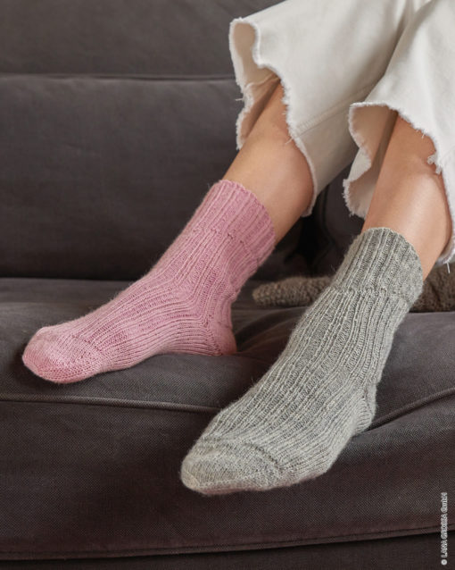 Strickset Socken Mit Rippenmuster Aus Cool Wool 4 Socks Uni Von Lana Grossa