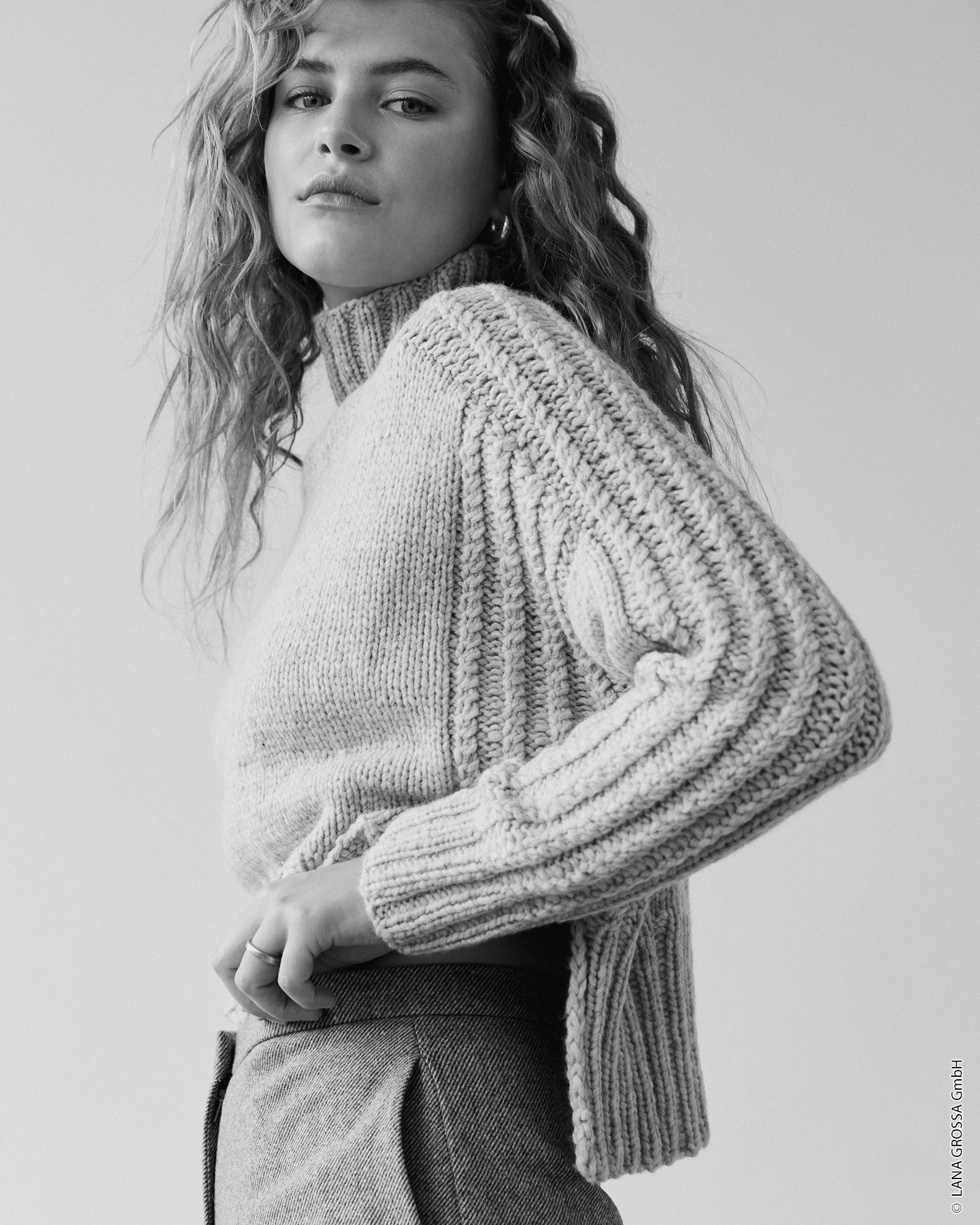 Strickset Pullover Mit Zopfmuster Aus Alta Moda Cashmere 16 Von Lana Grossa 2 Strickset Pullover Mit Zopfmuster Aus Alta Moda Cashmere 16 Von Lana Grossa – Bild 2