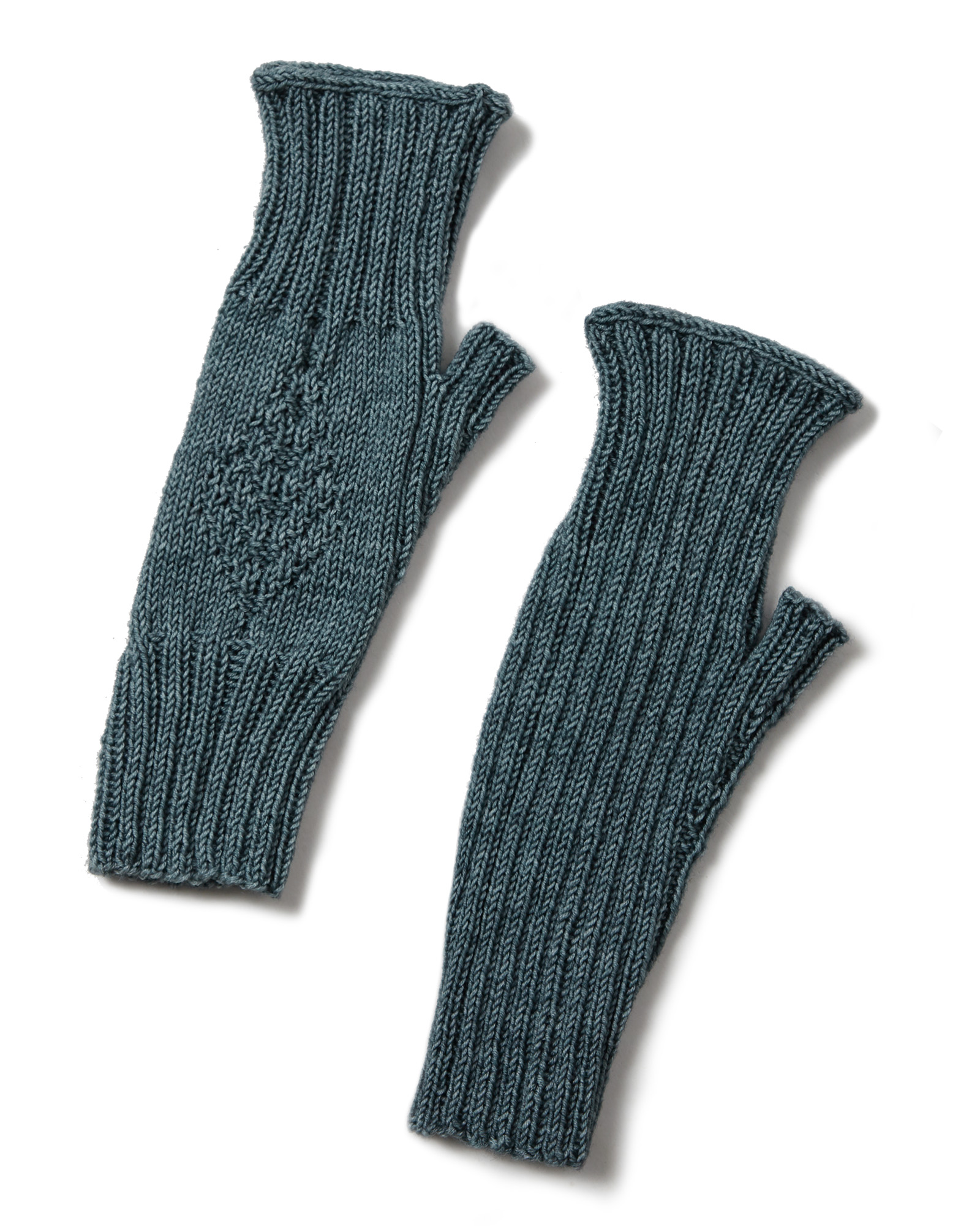 Strickset Handstulpen Mit Strickmotiv Aus Cool Wool Vintage Von Lana Grossa 2 Strickset Handstulpen Mit Strickmotiv Aus Cool Wool Vintage Von Lana Grossa – Bild 2