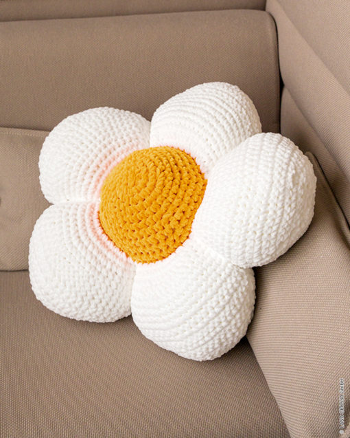 Strickset Kissen &Quot;Blume&Quot; Aus The Look Von Lana Grossa