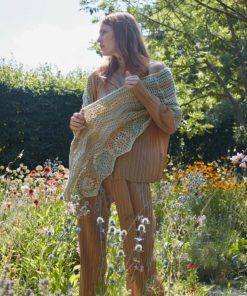 Strickset Weste Aus Secret Garden Von Lang Yarns 5 901 068 011 D2