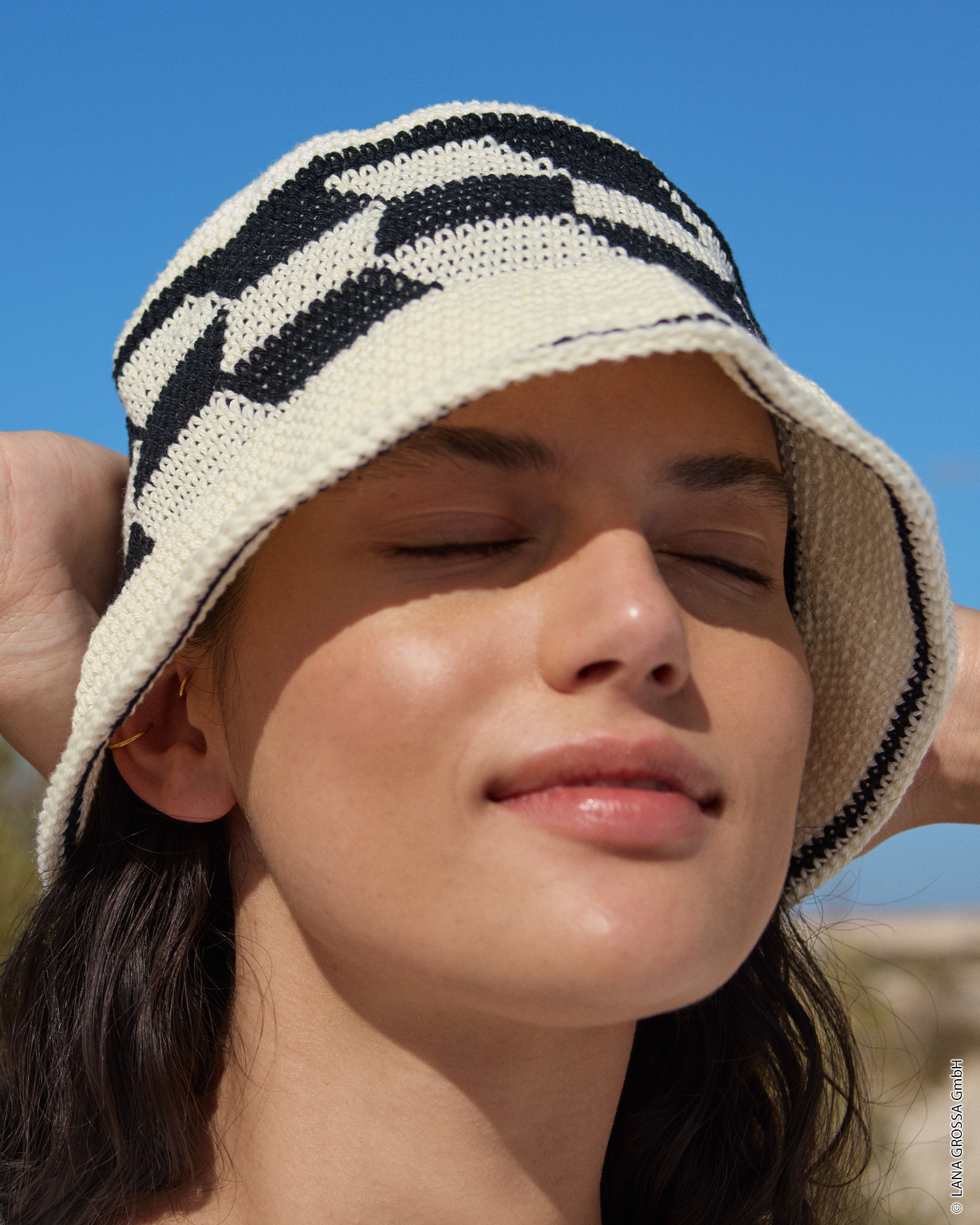 Strickset Hut In Festen Maschen Mit Jacquard Aus Cotone Von Lana Grossa 3 Strickset Hut In Festen Maschen Mit Jacquard Aus Cotone Von Lana Grossa – Bild 3