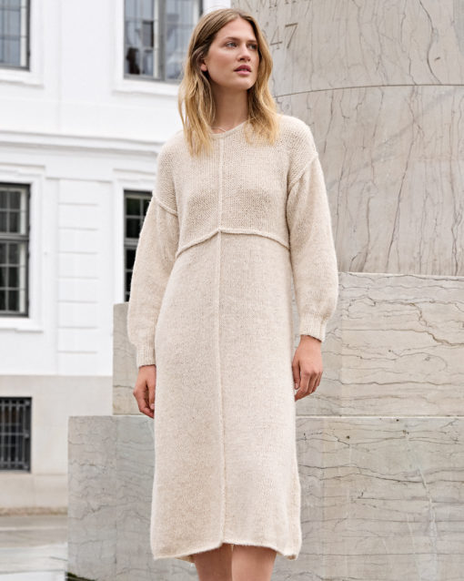 Strickset Kleid Mit Betonten Nähten Aus Natural Alpaca Pelo Von Lana Grossa