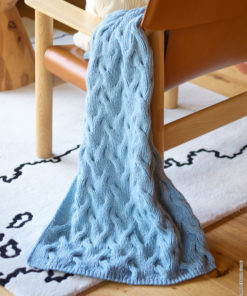 Strickset Decke Im Versetzten Rippenzopfmuster aus Alta Moda Alpaca von Lana Grossa