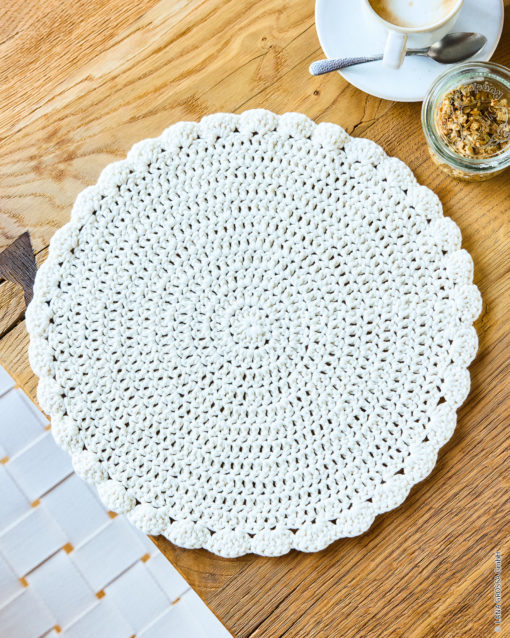 Strickset Vier Platzdeckechen In Stäbchen Mit Bogenrand Aus The Tube Fine Von Lana Grossa