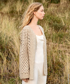 Strickset Jacke Im Versetzten Bogenlochmuster Aus Bottoni Von Lana Grossa 5 Fs2025 Natural Knits 01 Lana Grossa 9261001 M4 Mf3