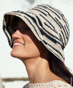 Strickset Hut In Festen Maschen Mit Krempe aus Elastico von Lana Grossa