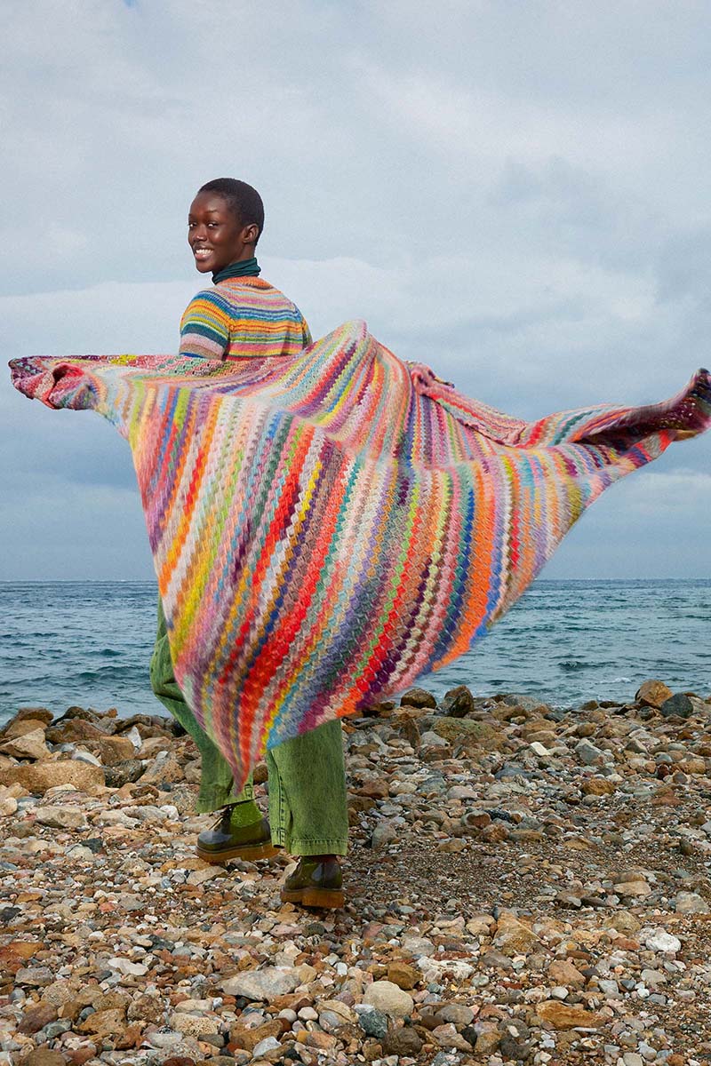 Strickset Decke Gehäkelt Aus Infinity Von Lang Yarns 3 Strickset Decke Gehäkelt Aus Infinity Von Lang Yarns – Bild 3