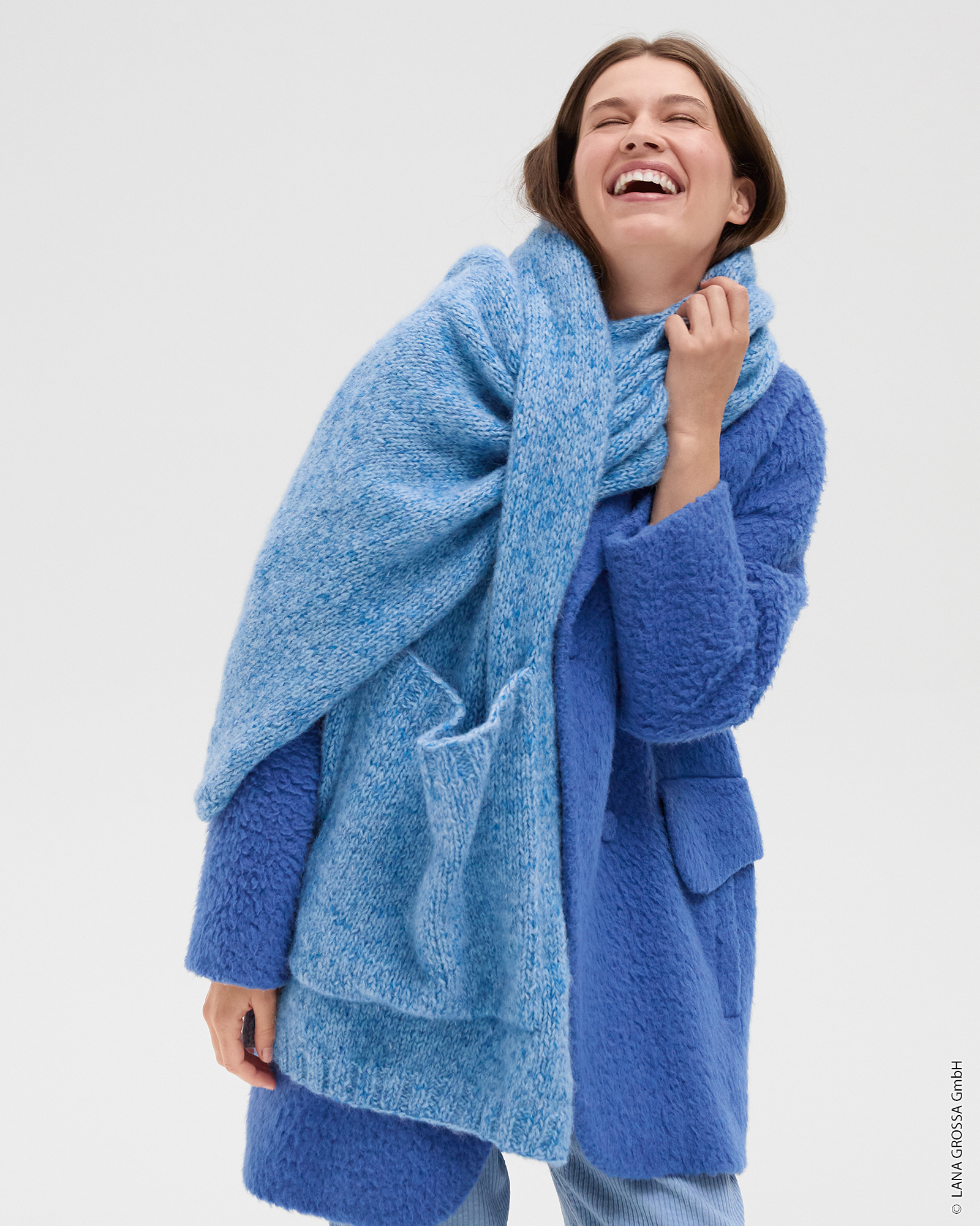 Strickset Schal Mit Tasche Aus Nebbia Und Setasuri Von Lana Grossa 1 Strickset Schal Mit Tasche Aus Nebbia Und Setasuri Von Lana Grossa