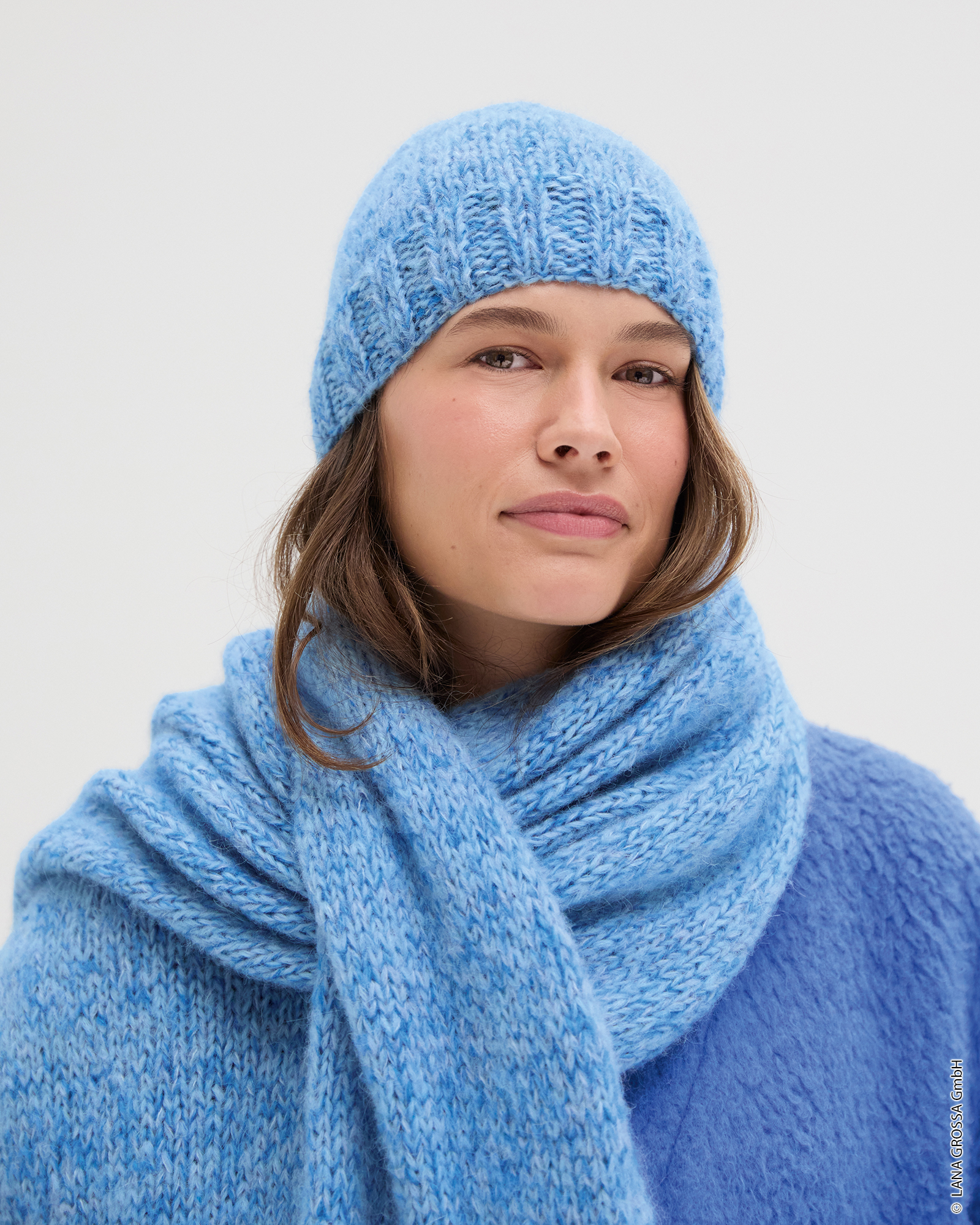 Strickset Schal Mit Tasche Aus Nebbia Und Setasuri Von Lana Grossa 2 Strickset Schal Mit Tasche Aus Nebbia Und Setasuri Von Lana Grossa – Bild 2