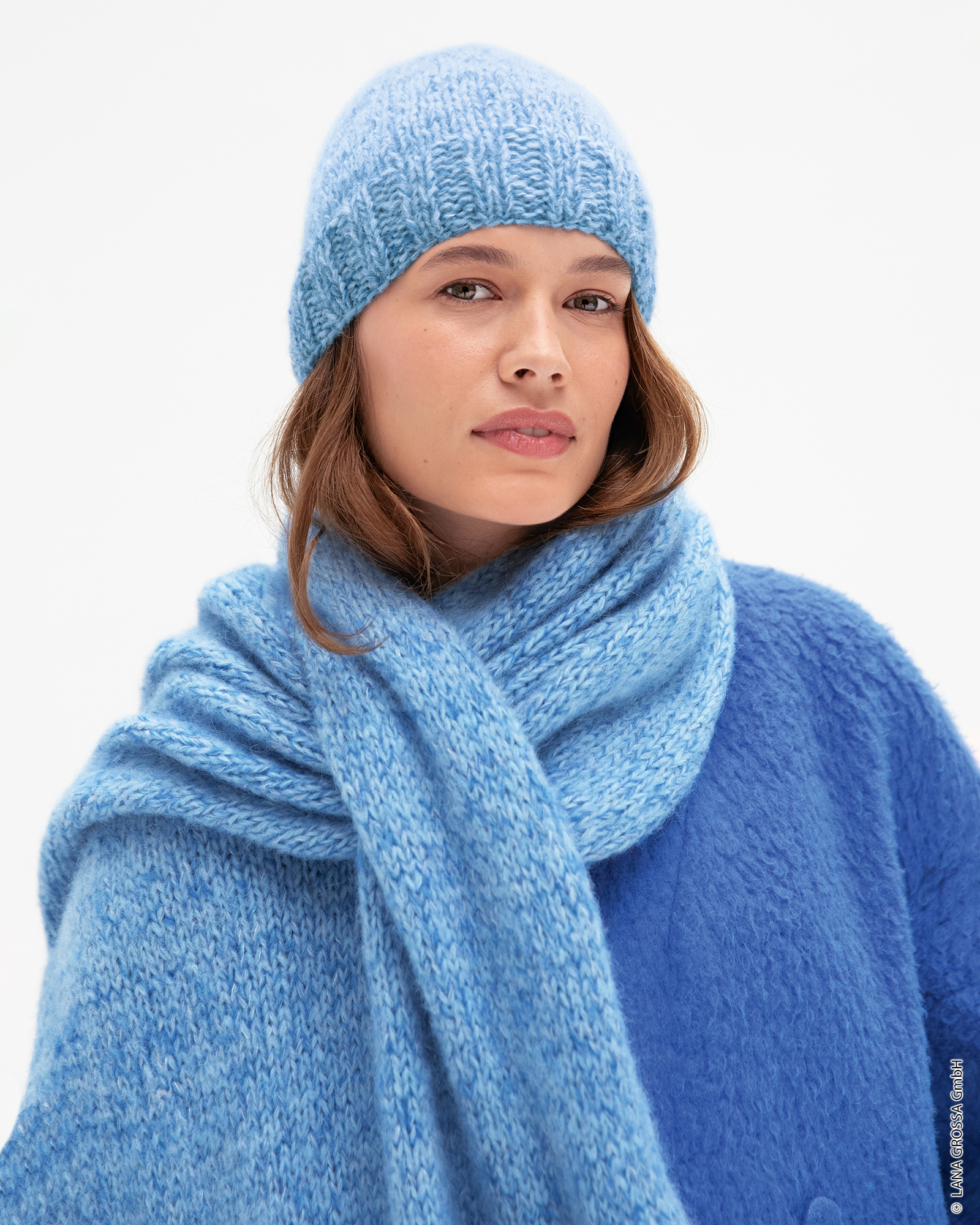 Strickset Schal Mit Tasche Aus Nebbia Und Setasuri Von Lana Grossa 3 Strickset Schal Mit Tasche Aus Nebbia Und Setasuri Von Lana Grossa – Bild 3