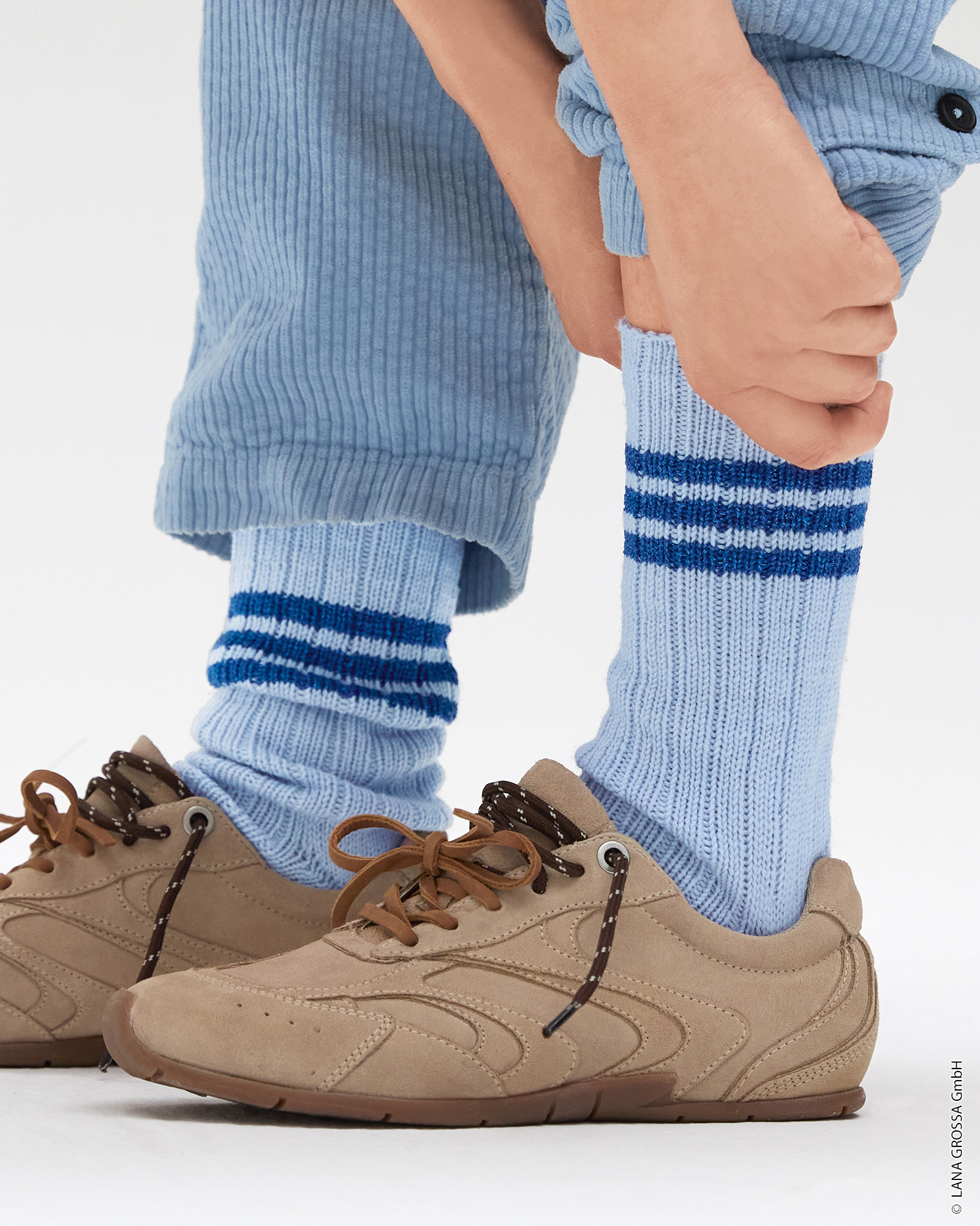 Strickset Socken Mit Jojo-Ferse Aus Meilenweit 50 Cashmere Und Brillino Von Lana Grossa 2 Strickset Socken Mit Jojo-Ferse Aus Meilenweit 50 Cashmere Und Brillino Von Lana Grossa – Bild 2