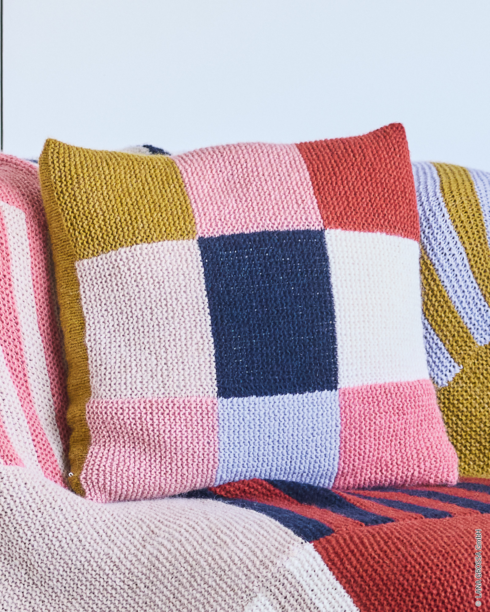 Strickset Kissenhülle Kraus Rechts Und Glatt Rechts Mit Intarsien Aus Brigitte No. 2 Von Lana Grossa 1 Strickset Kissenhülle Kraus Rechts Und Glatt Rechts Mit Intarsien Aus Brigitte No. 2 Von Lana Grossa