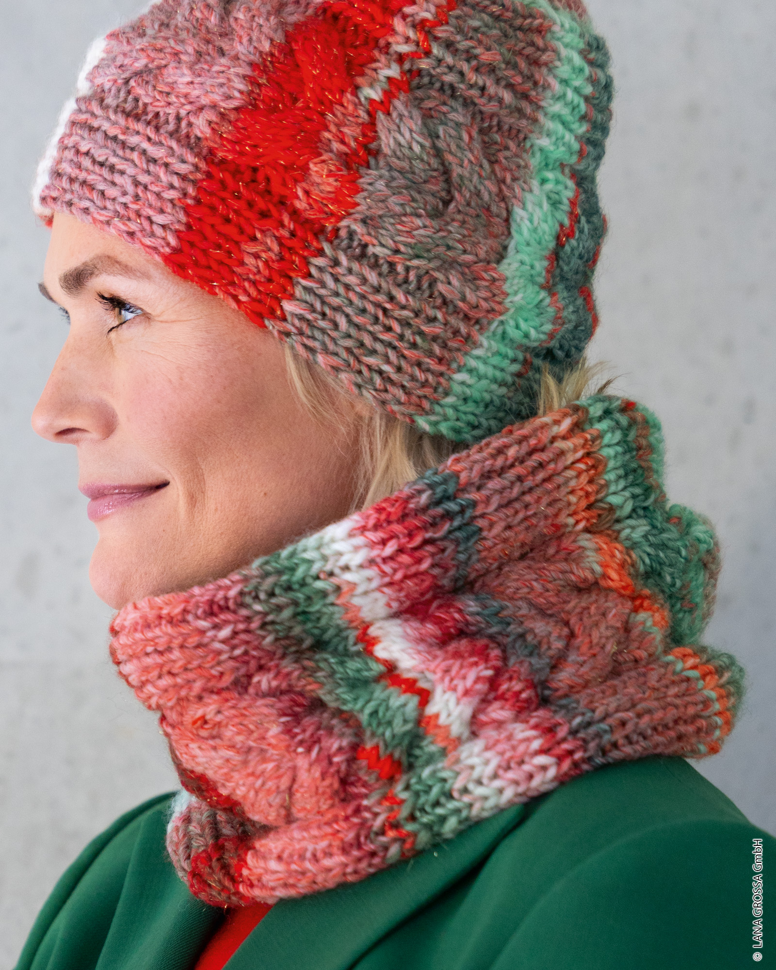 Strickset Loop Aus Christmas Edition Big Von Lana Grossa 2 Strickset Loop Aus Christmas Edition Big Von Lana Grossa – Bild 2