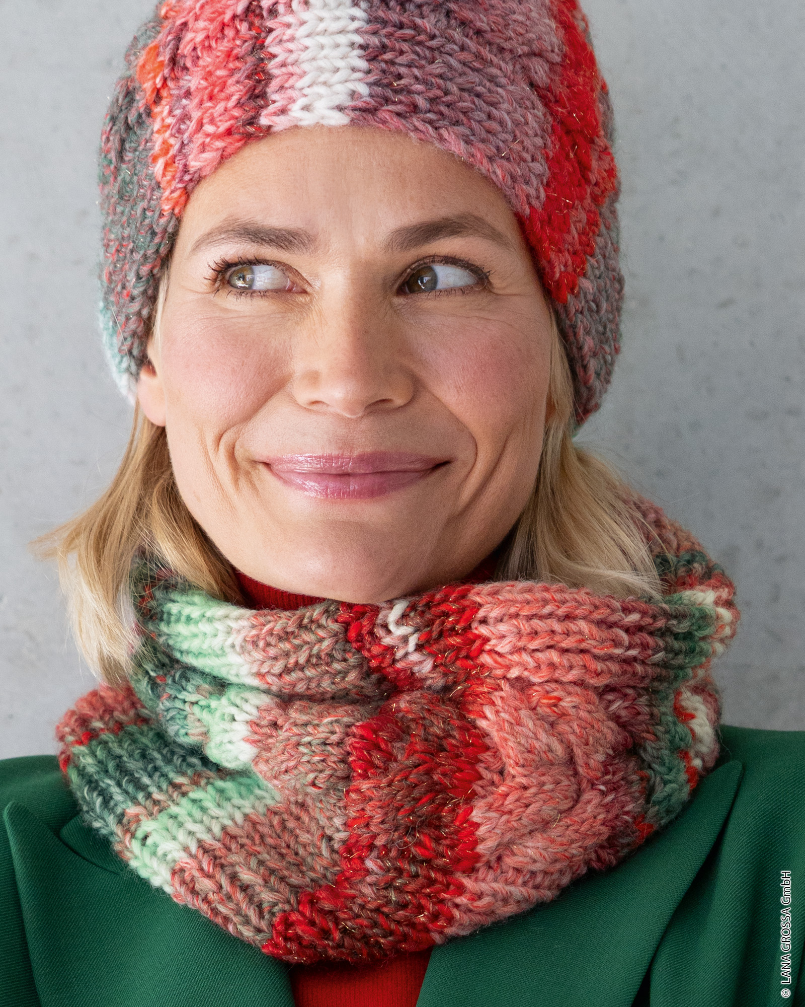 Strickset Loop Aus Christmas Edition Big Von Lana Grossa 3 Strickset Loop Aus Christmas Edition Big Von Lana Grossa – Bild 3