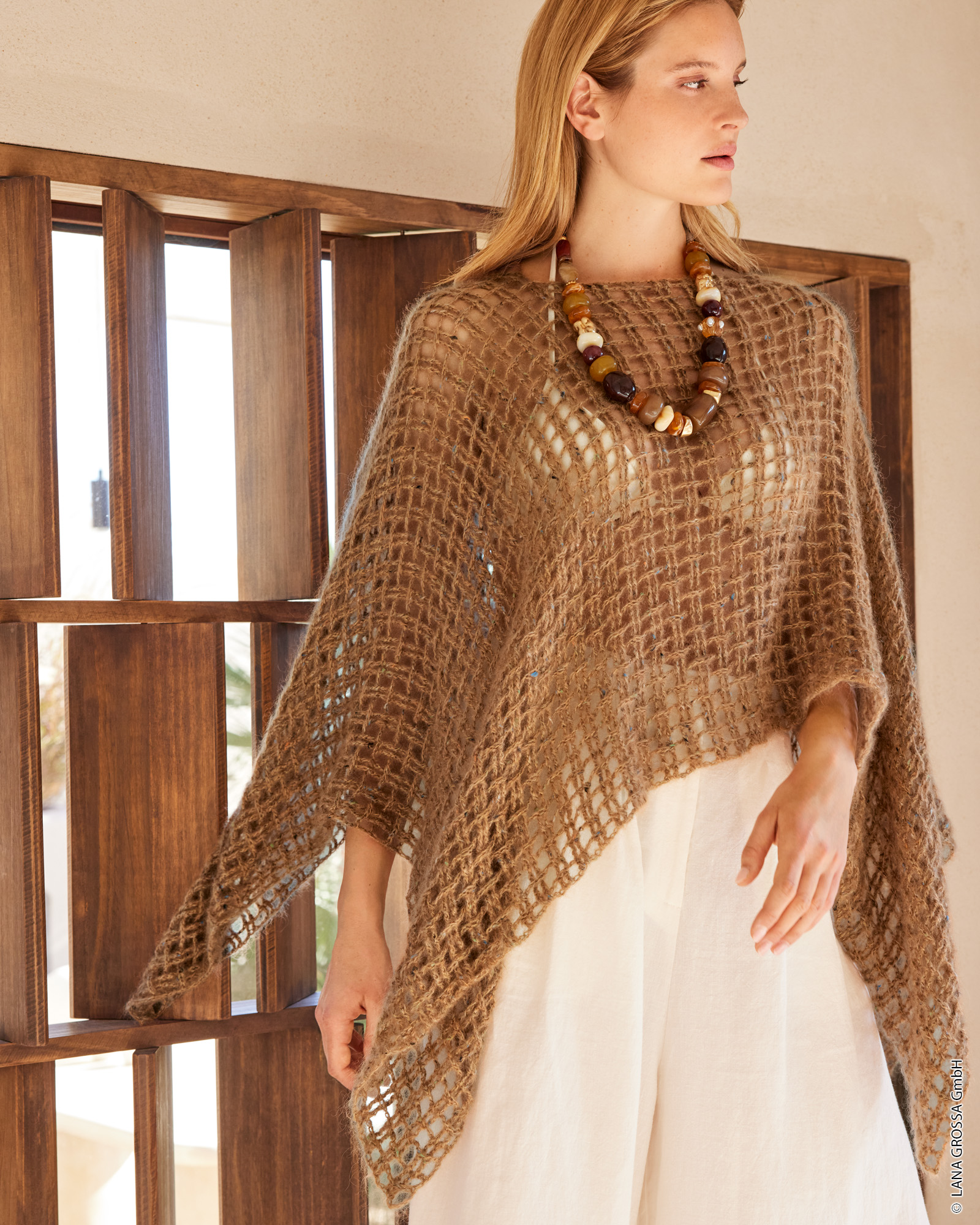 Strickset Häkelponcho Im Flechtmuster Aus Natural Superkid Tweed Von Lana Grossa 1 Strickset Häkelponcho Im Flechtmuster Aus Natural Superkid Tweed Von Lana Grossa