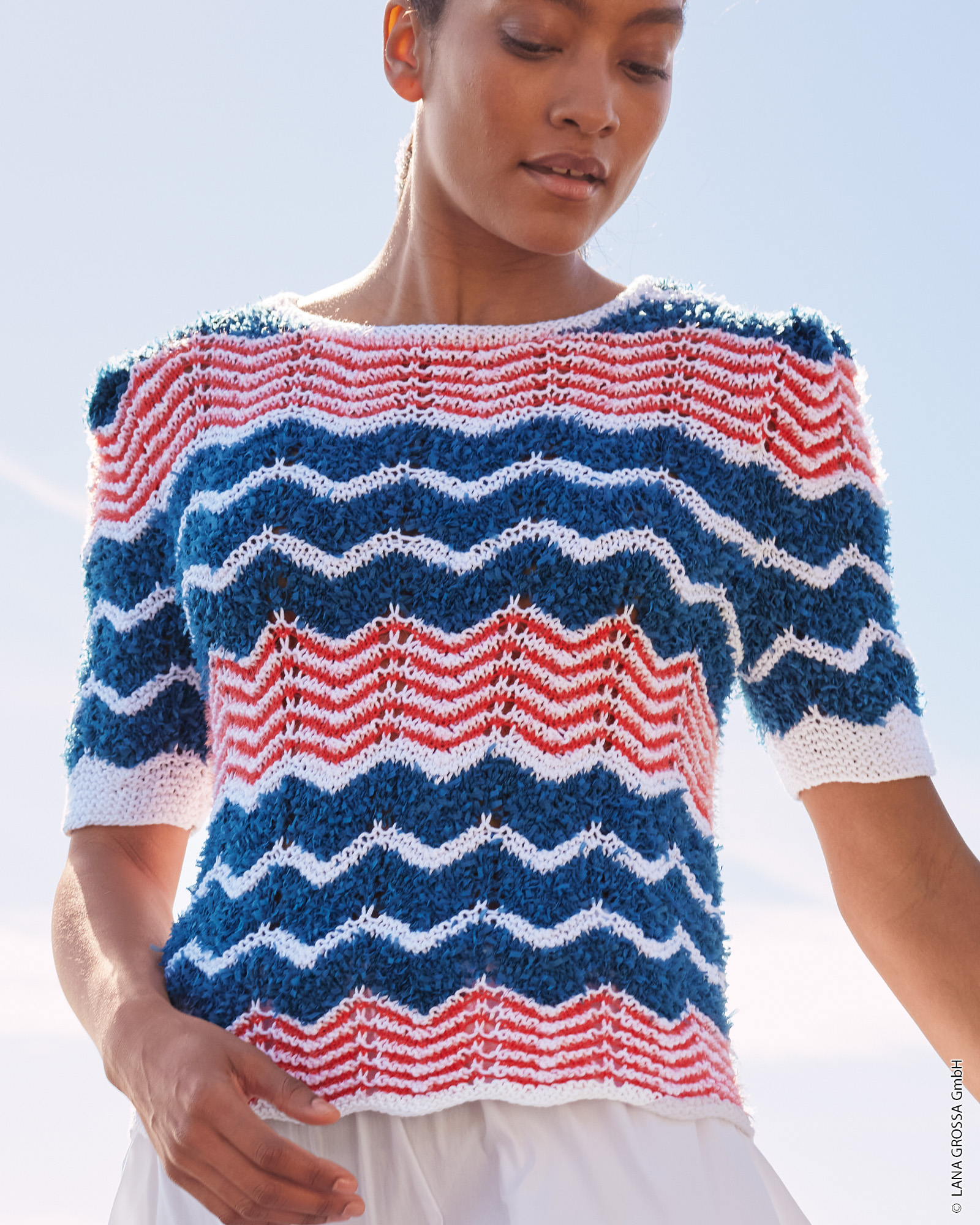 Strickset Shirt Mit Zackenmuster Aus Landlust Baumwolle, Frizzante Und Per Fortuna Gots Von Lana Grossa 3 Strickset Shirt Mit Zackenmuster Aus Landlust Baumwolle, Frizzante Und Per Fortuna Gots Von Lana Grossa – Bild 3