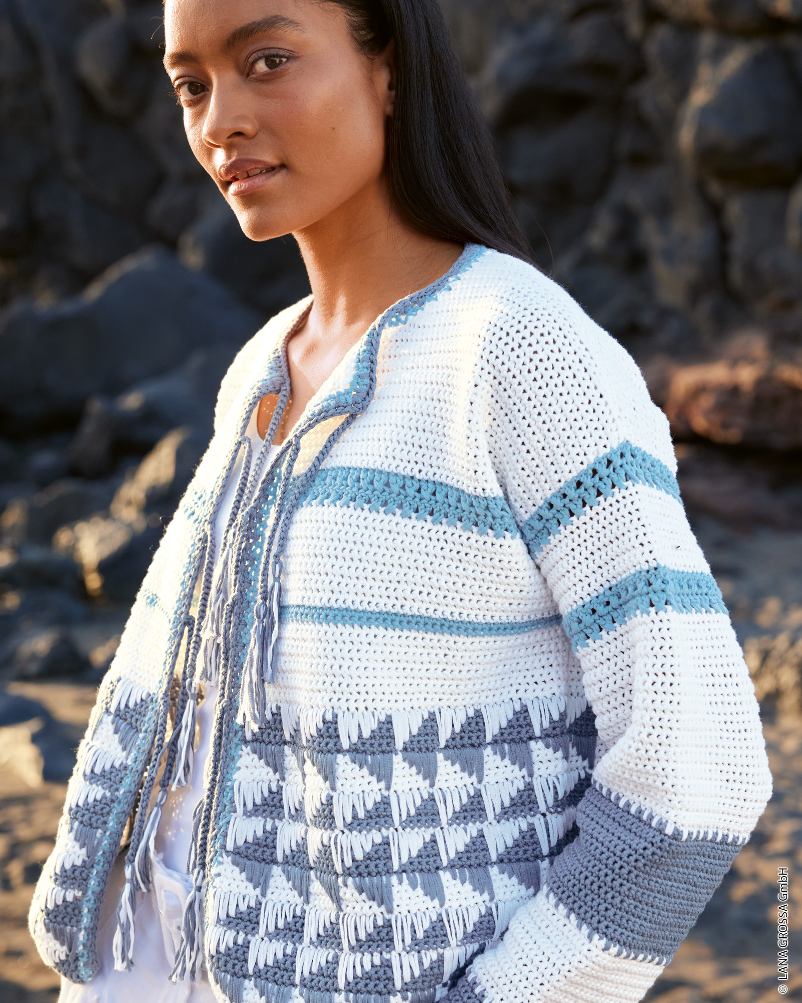 Strickset Häkeljacke Mit Bändchen Aus Tessera Von Lana Grossa 1 Strickset Häkeljacke Mit Bändchen Aus Tessera Von Lana Grossa