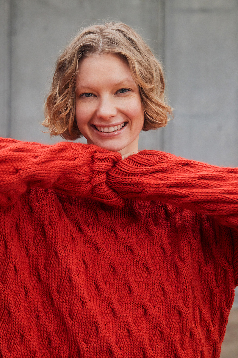 Strickset Pullover Mit Zopf Aus Naturalis Von Lang Yarns 2 Strickset Pullover Mit Zopf Aus Naturalis Von Lang Yarns – Bild 2